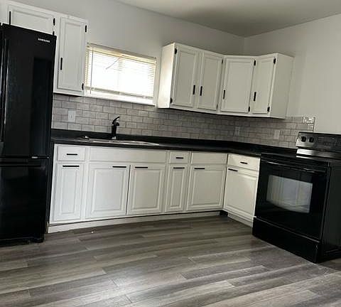 2nd image of 27071 Lawnwood St