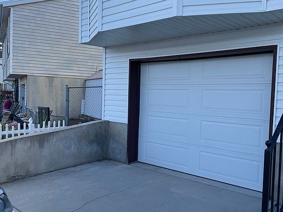 3rd image of 9030 S Kenyon Cir