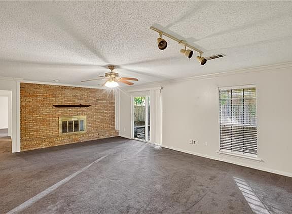 3rd image of 135 Oakwood Dr