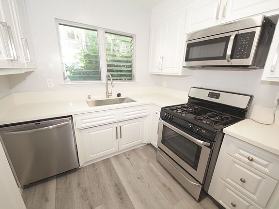4th image of 8221 De Longpre Ave APT 8