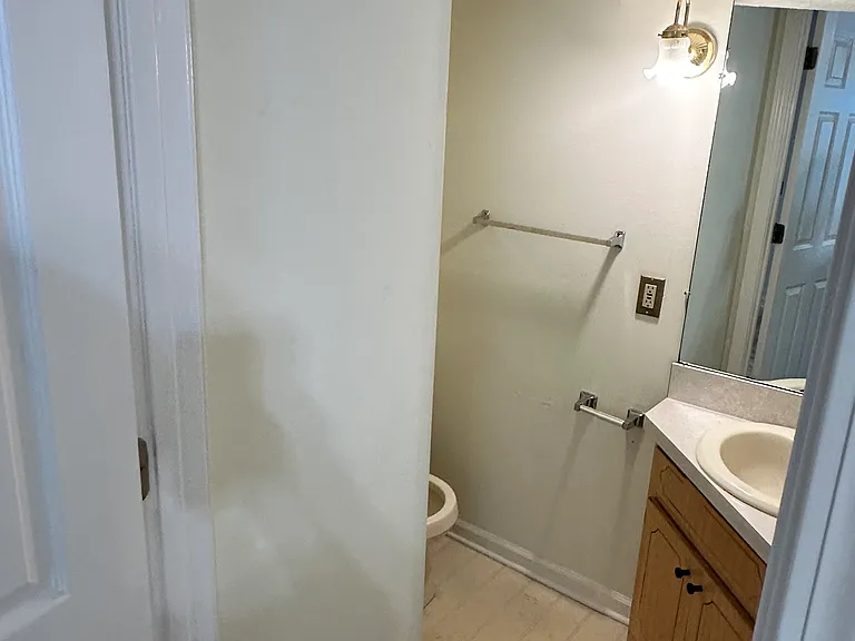 1/2 Bath downstairs