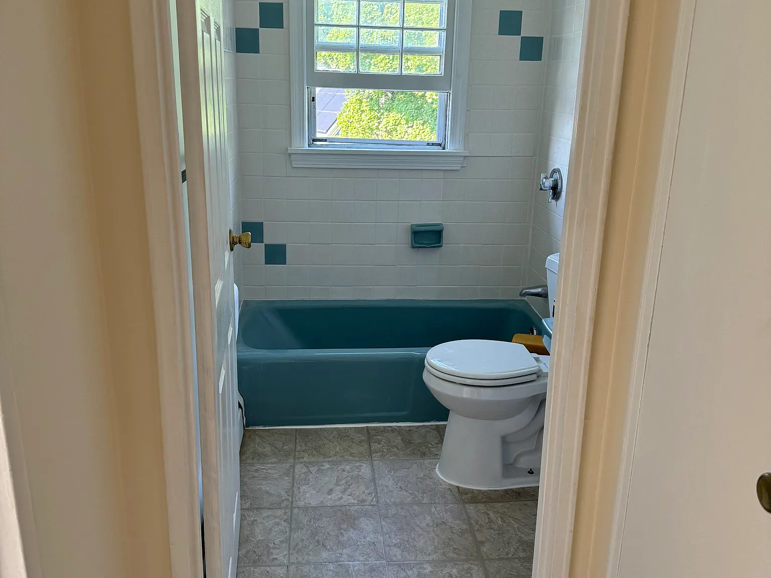 2 bed, 700 sqft, $1,950 — Photo 2