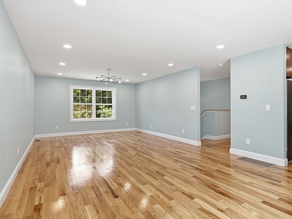 2nd image of 470 Oakville Ave