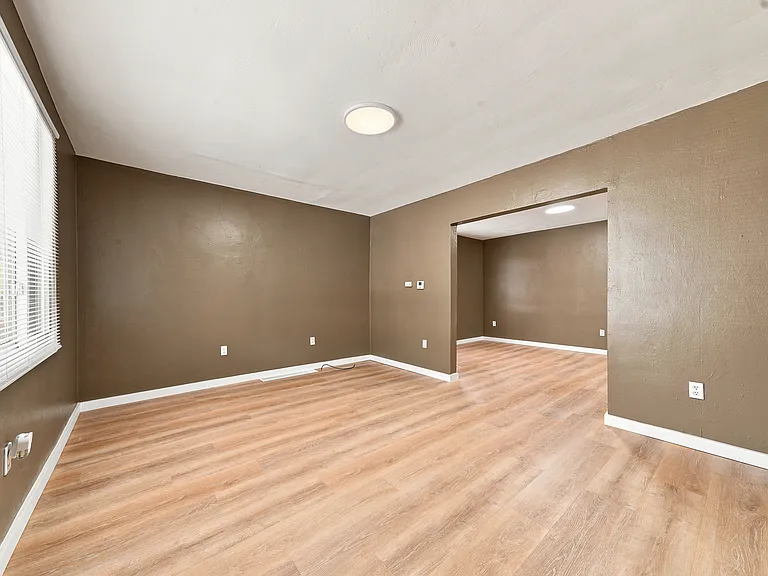 3137 State St — Photo 5