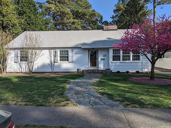 3rd image of 610 Manor Dr
