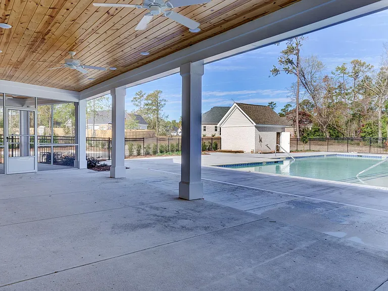 651 Crown Pointe Dr — Photo 48