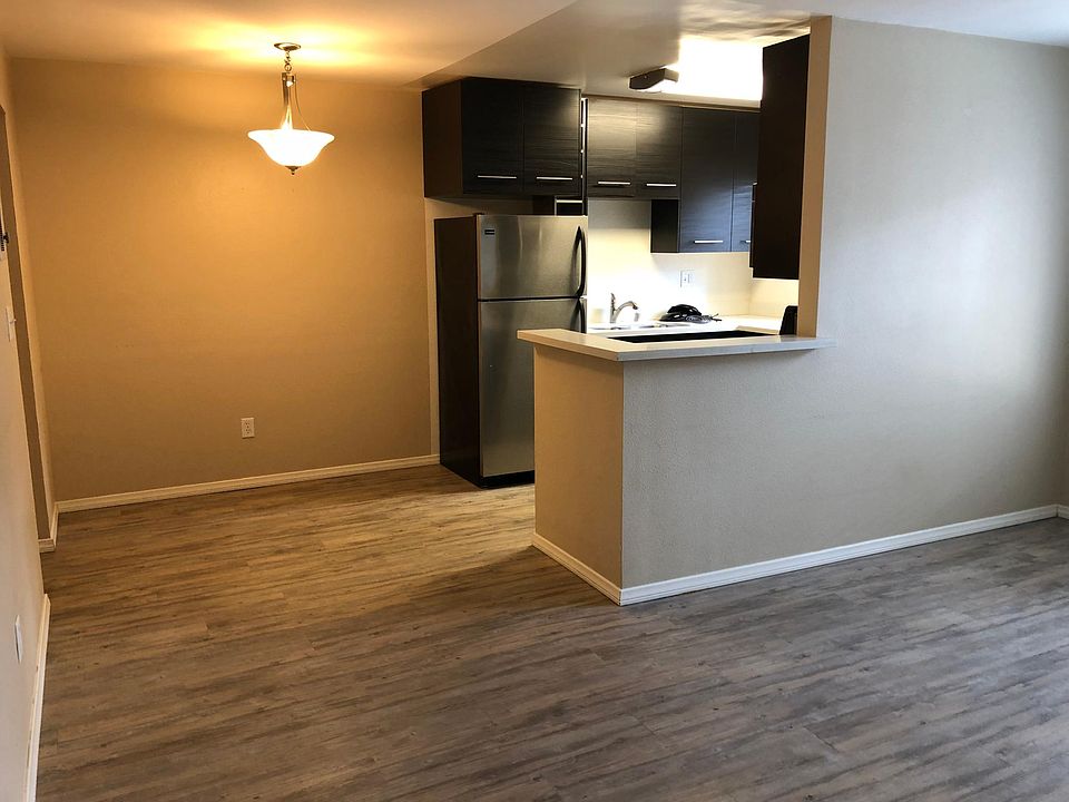 1st image of 4560 Campus Ave APT 3