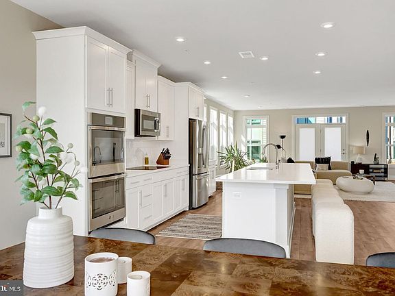 4th image of 1694 Bandit Loop Unit 17B