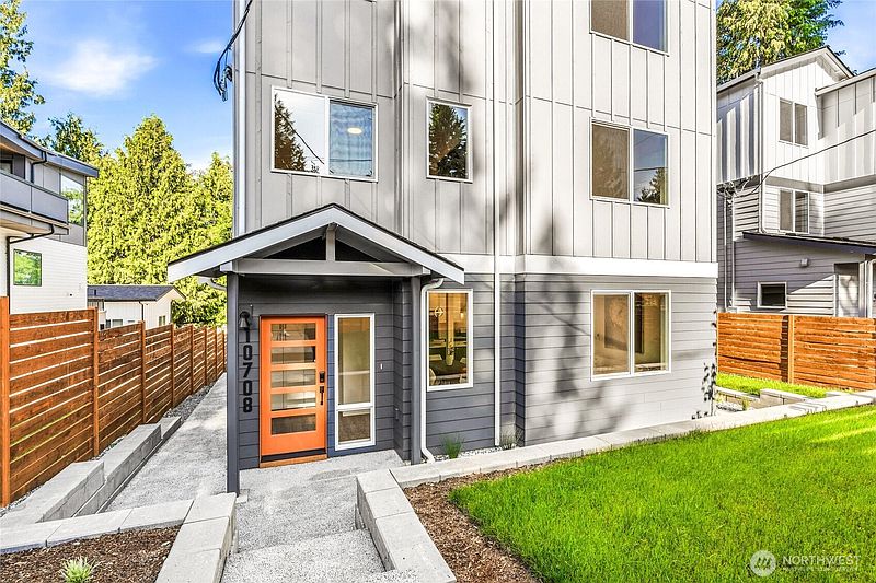 4th image of 10708 Linden Avenue N