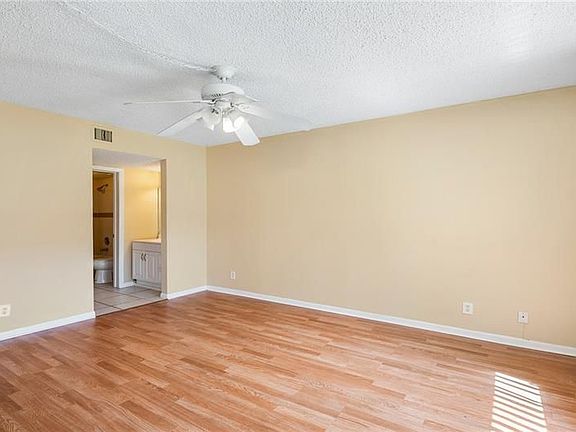 5th image of 11574 NW 43rd St #11574