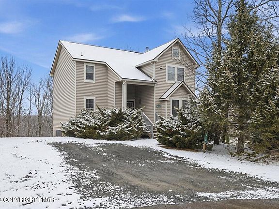 2nd image of 209 Sycamore Ct