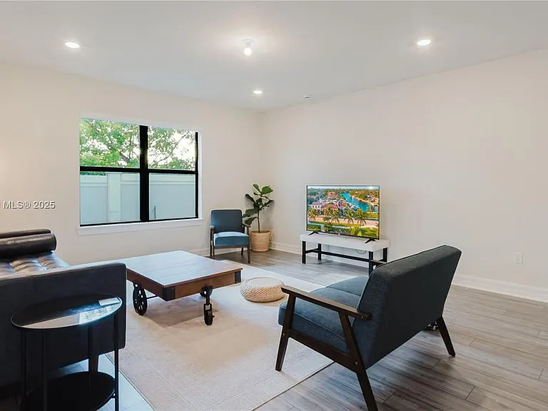 3001 Hibiscus Ave #HOUSE — Photo 10
