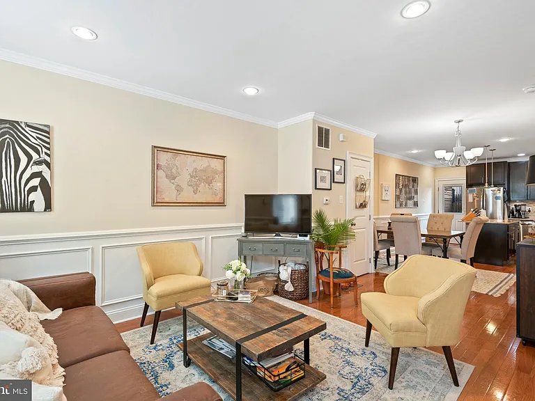 714 S Hicks St — Photo 2