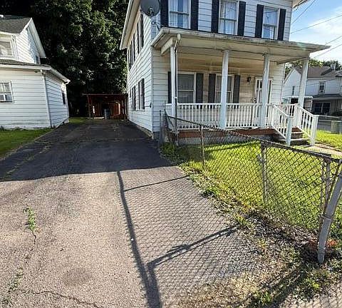 2nd image of 286 Main St