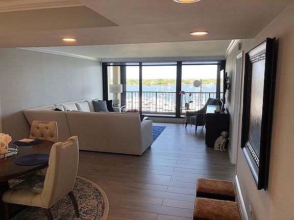 3rd image of 134 Lakeshore Dr APT 914
