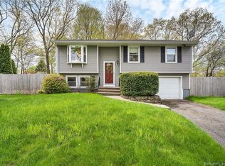 16 Harvest Ln, Naugatuck, CT 06770