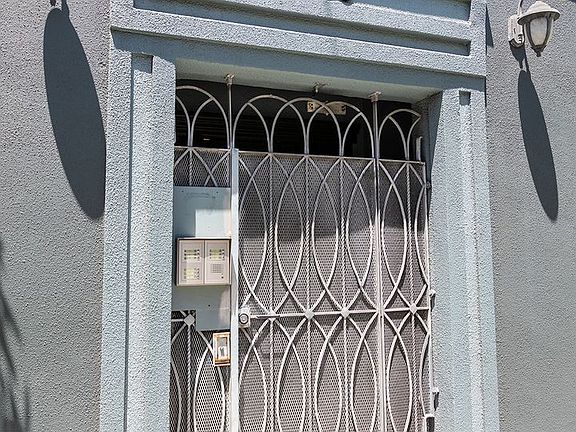 3rd image of 1000 Oak St #7