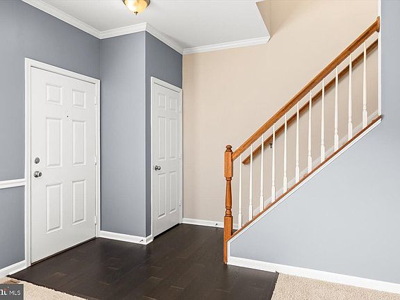 3rd image of 1012 River Walk St
