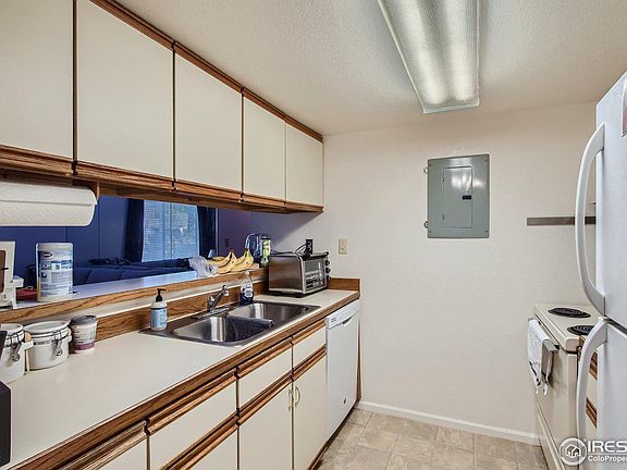 4th image of 6380 Oak St #103