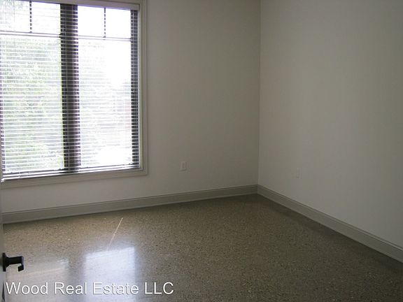 5th image of 939 N High St Unit 201