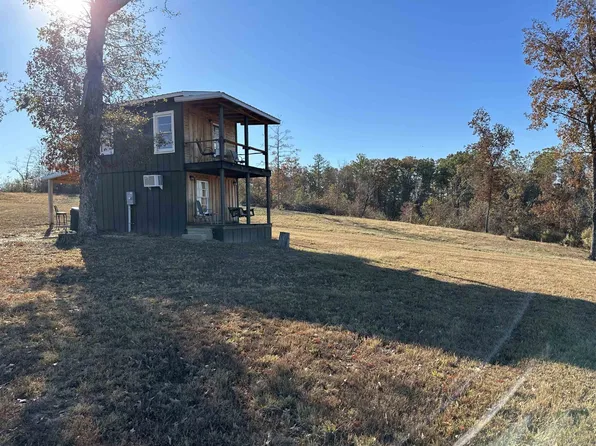 1135 Bruce Dr, Savannah, TN 38372
