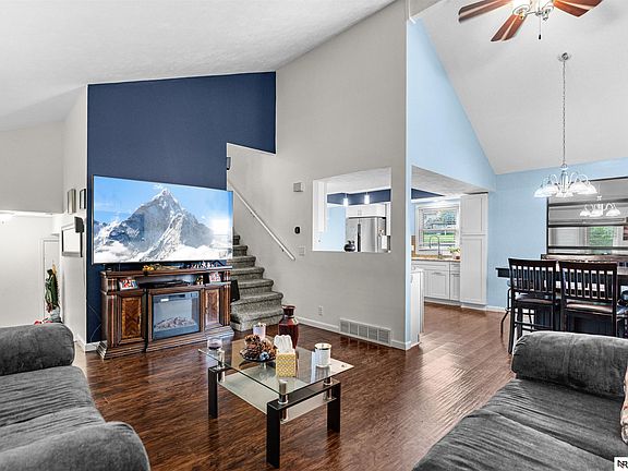 5th image of 12110 Parker Cir