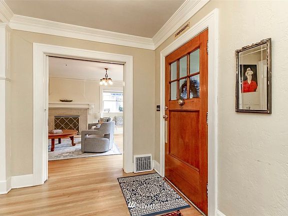 3rd image of 5042 18th Ave NE #A-b