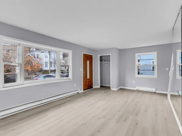 64 Bristol St, New Haven, CT 06511