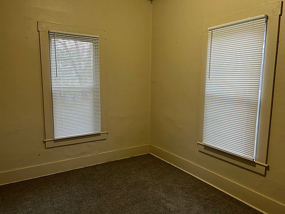 5th image of 2714 W College Ave