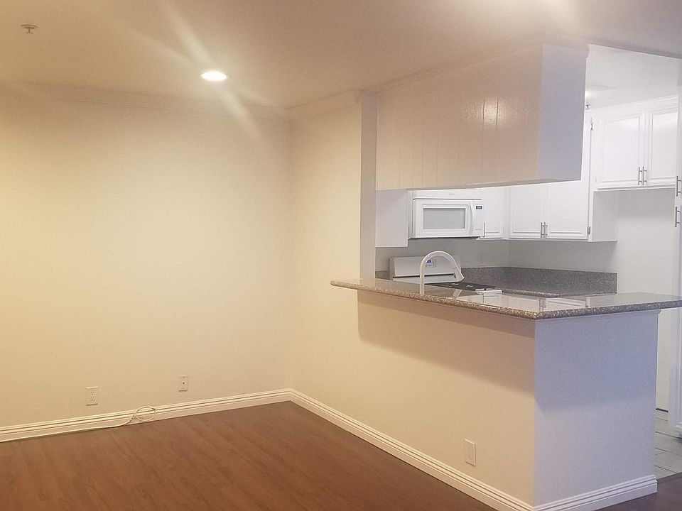 1st image of 11162 Camarillo St APT 206