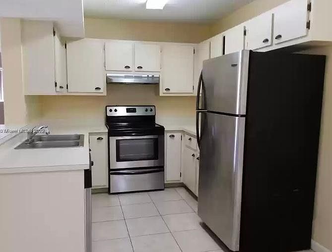 1st image of 300 Palm Cir W