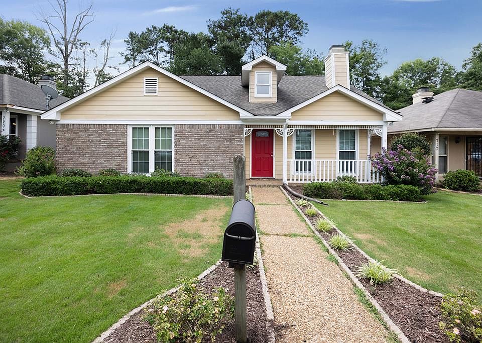 1st image of 716 Robins Nest Ct