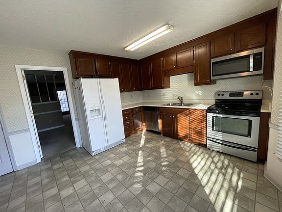 5th image of 6930 Steeplechase Dr NW #1