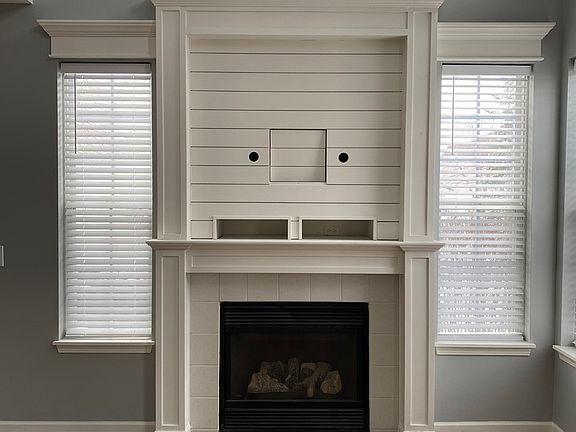 4th image of 2202 Claremont Ln