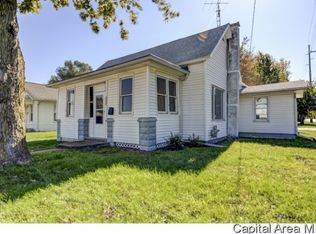 930 W Rich St, Taylorville, IL 62568