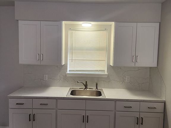 3rd image of 1009 Salem Dr