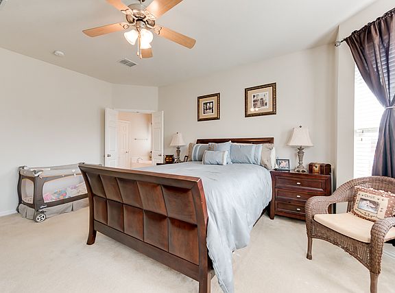 3rd image of 1112 Lake Hollow Dr