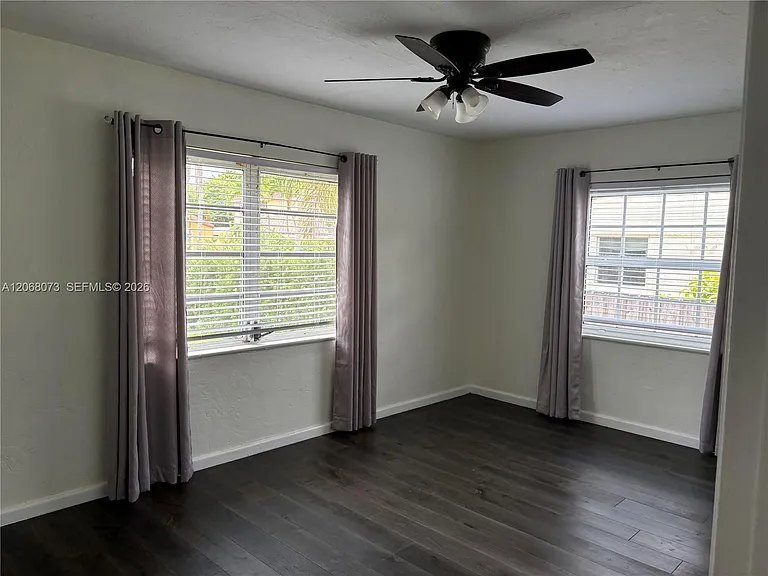 1422 Wiley St — Photo 4