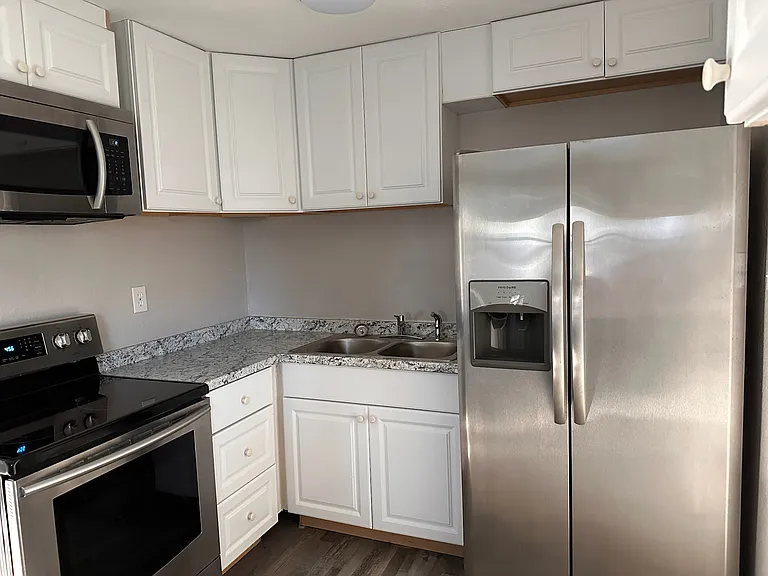 1418 Woodlawn Ave — Photo 3