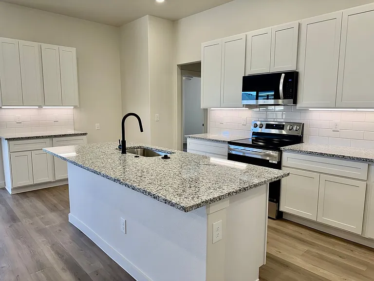 2408 Aberdeen Ave — Photo 5