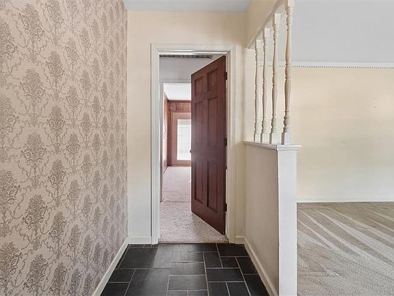 4th image of 1828 Wiggins Cir SW