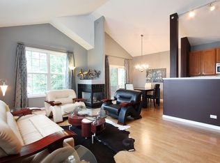 1604 Fox Run Dr, Arlington Heights, IL 60004