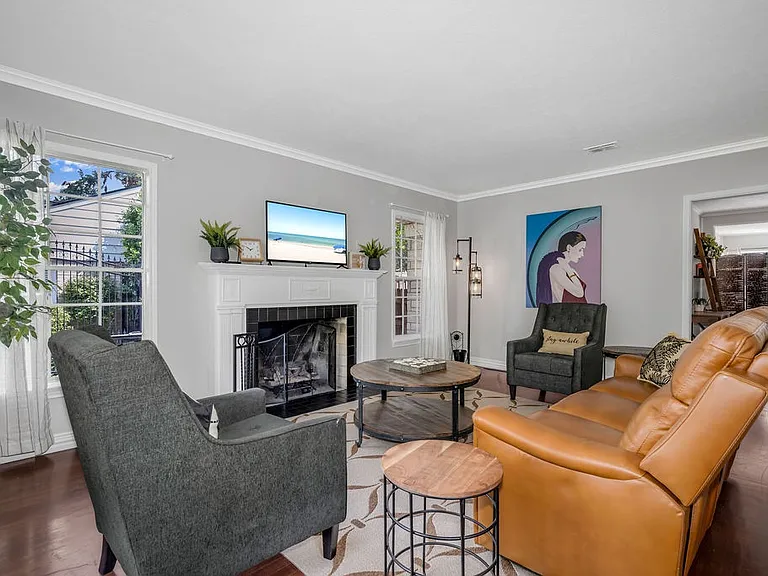 2240 Lawndale Dr — Photo 9