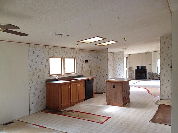 4th image of 8667 S Cypress Ave