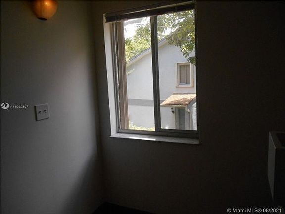 3rd image of 2729 S Oakland Forest Dr APT 203