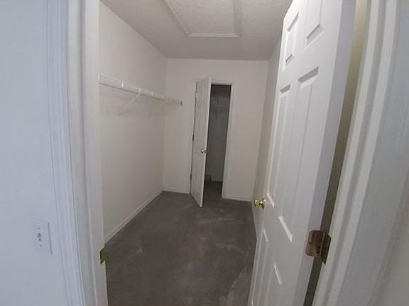 4th image of 2540 Hamlet Ln