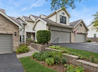 966 N Auburn Woods Dr, Palatine, IL 60067