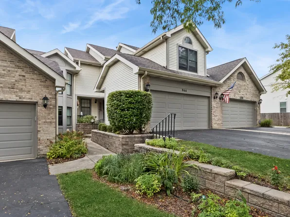 966 N Auburn Woods Dr, Palatine, IL 60067