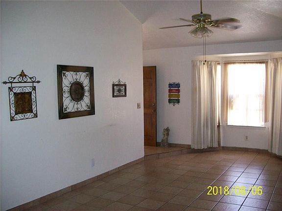 3rd image of 1913 Estrada Dr