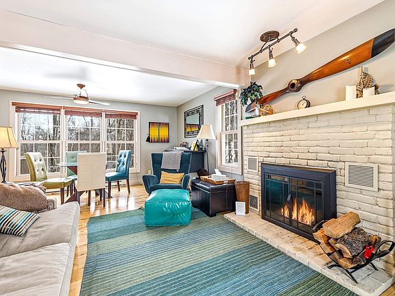 3rd image of 7 Settler Ln